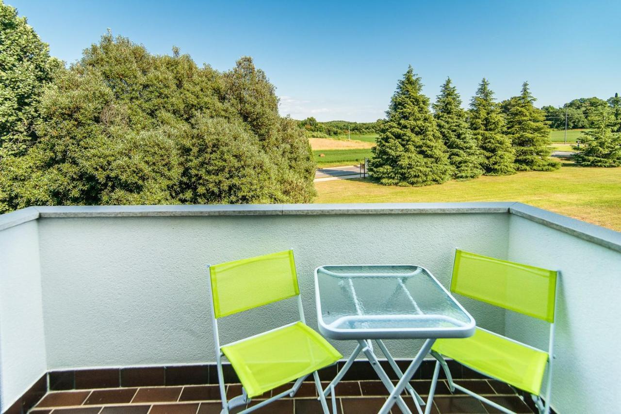 Apartments Pernar Porec Exterior photo