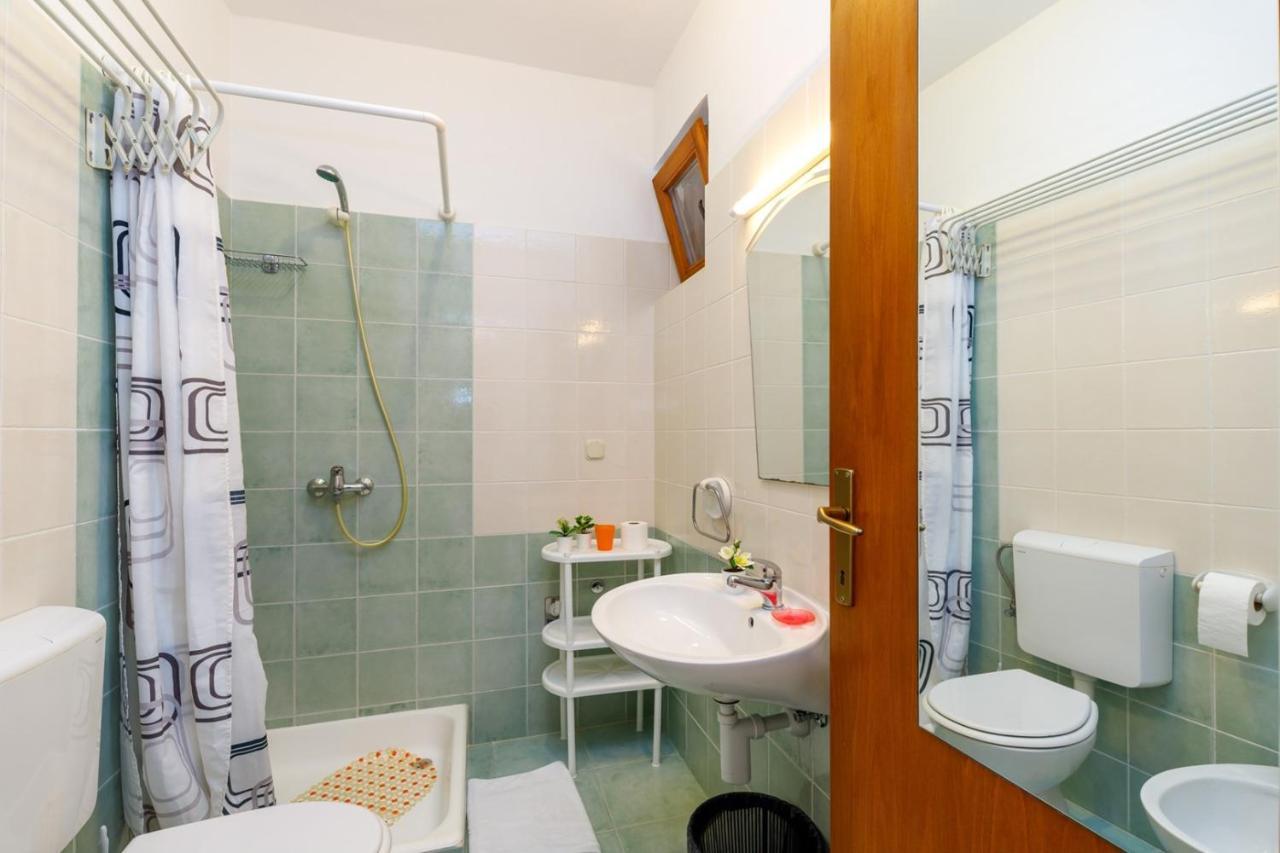 Apartments Pernar Porec Exterior photo