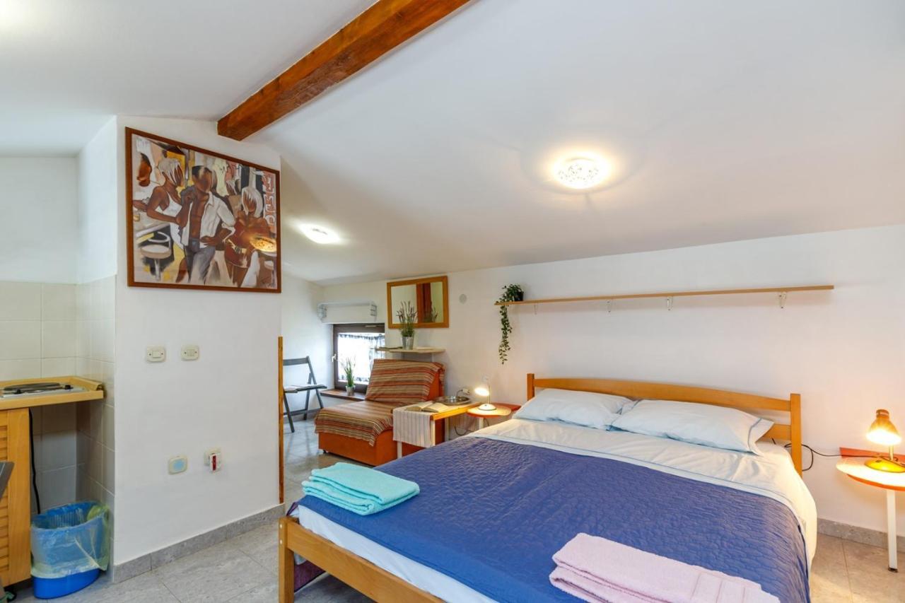 Apartments Pernar Porec Exterior photo
