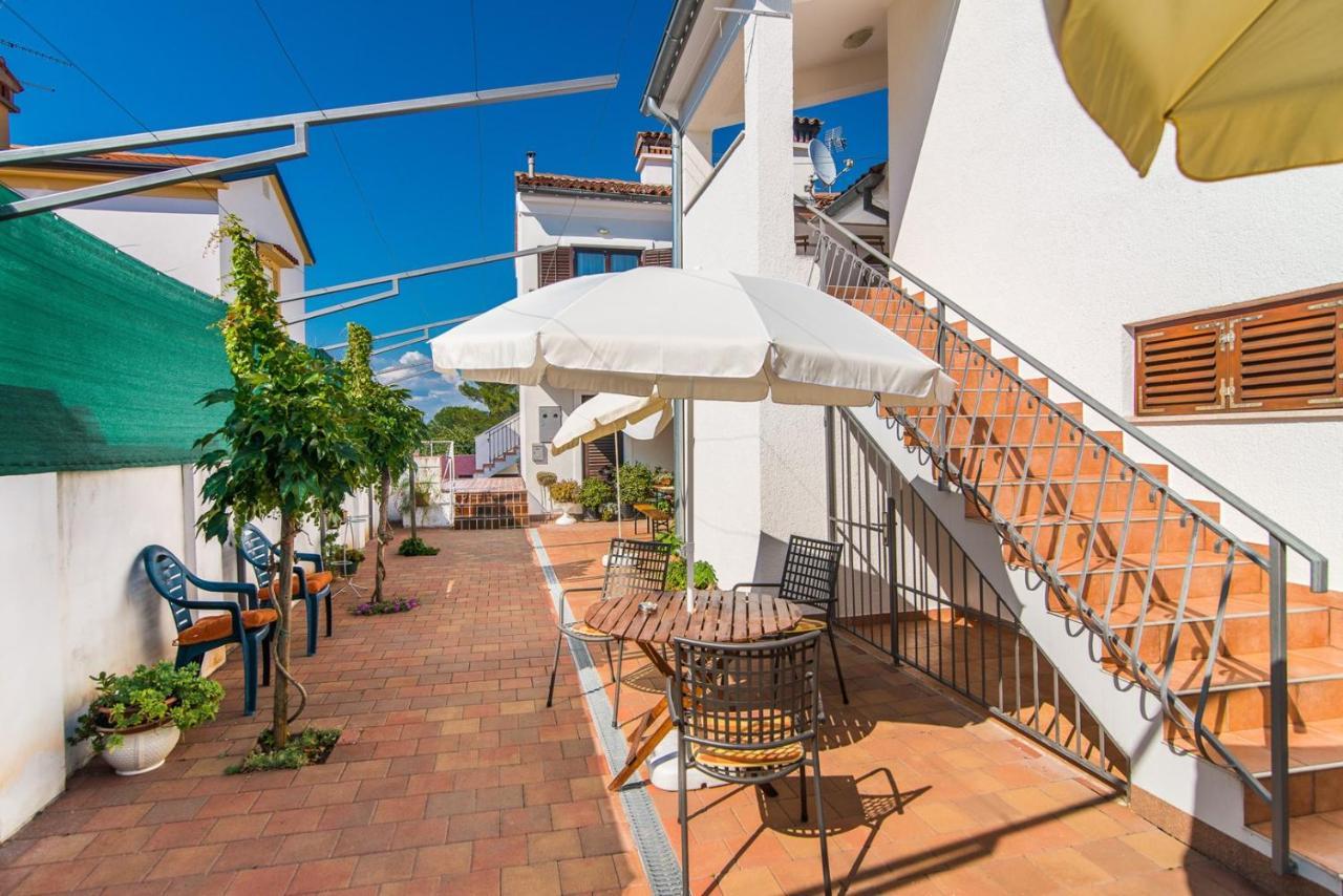 Apartments Pernar Porec Exterior photo